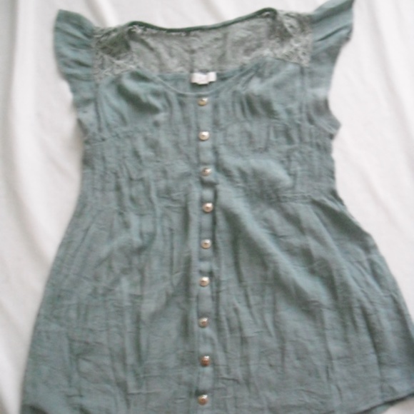 Women's Button Down Peasant Ruffle Tee Size Large - Picture 2 of 3